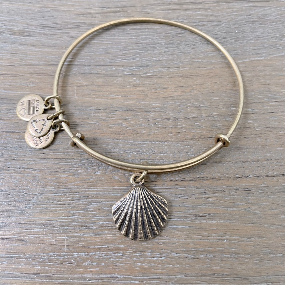 Alex and Ani Seashell Bracelet 💕
